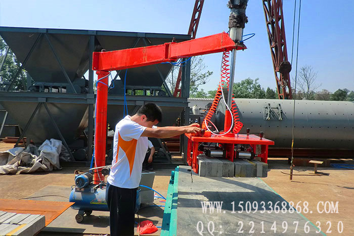 小型自動夾磚機(jī)