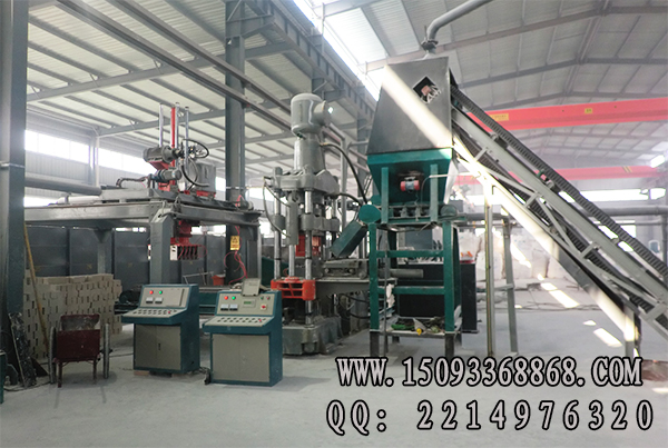 開封耐火材料壓磚機(jī)生產(chǎn)現(xiàn)場